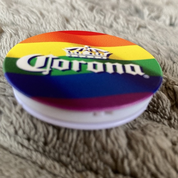 FIVE Corona cell phone 📱 grip kick stands
swappable 📲 NWOT (5) FIVE. You get 5 😊 - Picture 7 of 12